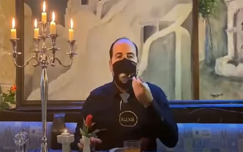 餐厅老板设计拉链口罩方便吃饭？
